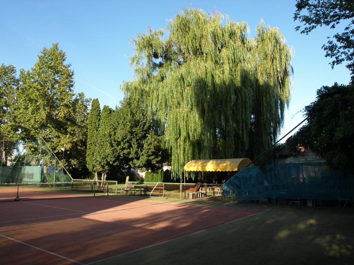 Garden Club Panzió Balatonmáriafürdő Exterior foto