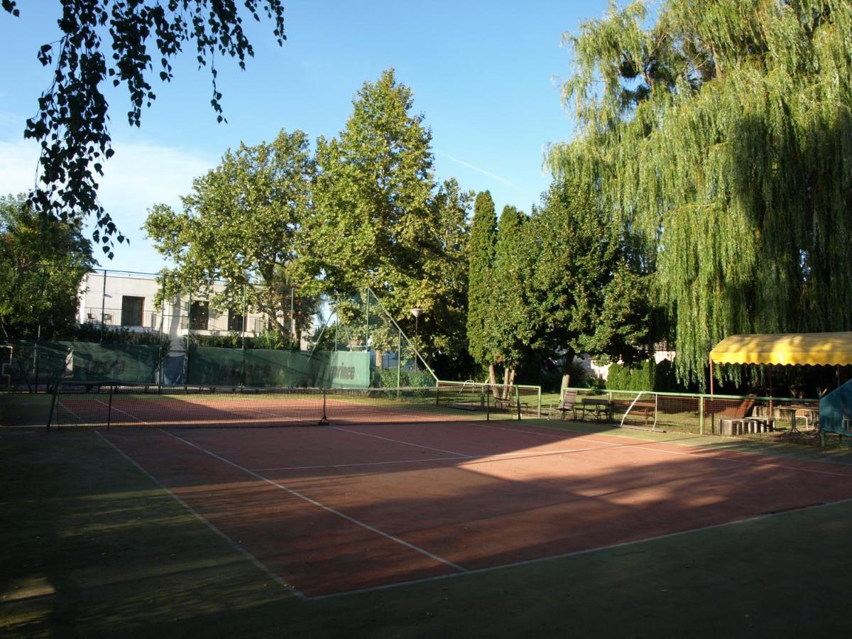 Garden Club Panzió Balatonmáriafürdő Exterior foto